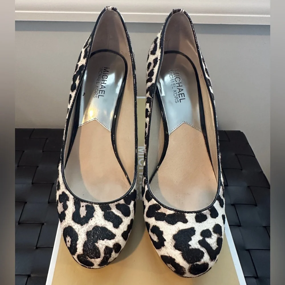 MICHAEL Michael Kors Black and White Leopard Print Pumps